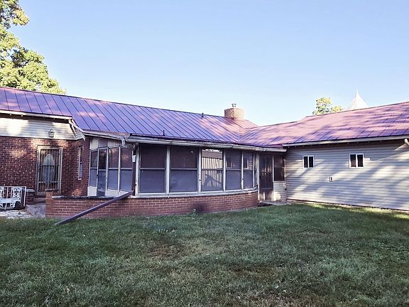 3rd image of 1173 N Kellogg St