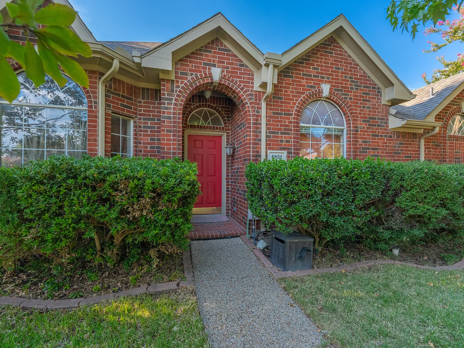 4 bed, 2191 sqft, $2,900 — Photo 3