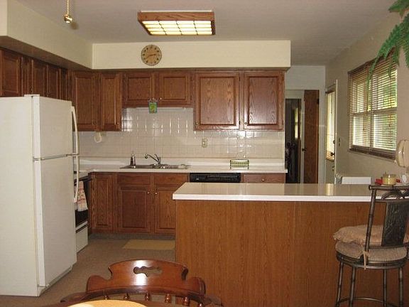 5th image of 987 Chateau Dr