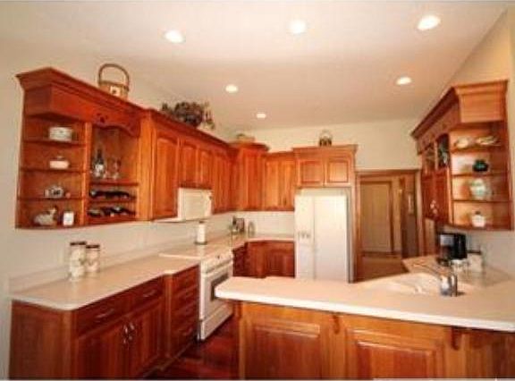 5th image of 11387 Hillcrest Dr N
