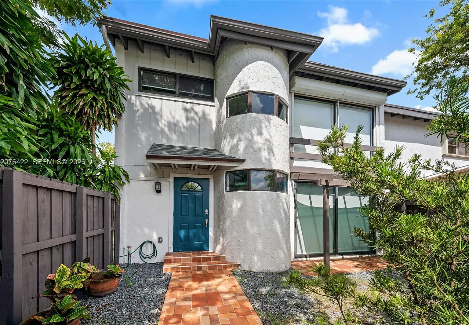 Snapper Creek Townhouses — Photo 1
