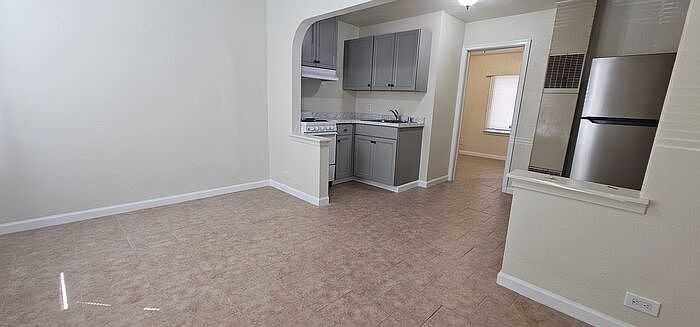 1st image of 827 Sullivan Ln APT 3