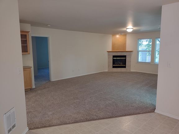 4th image of 913 Orchid Pl #102
