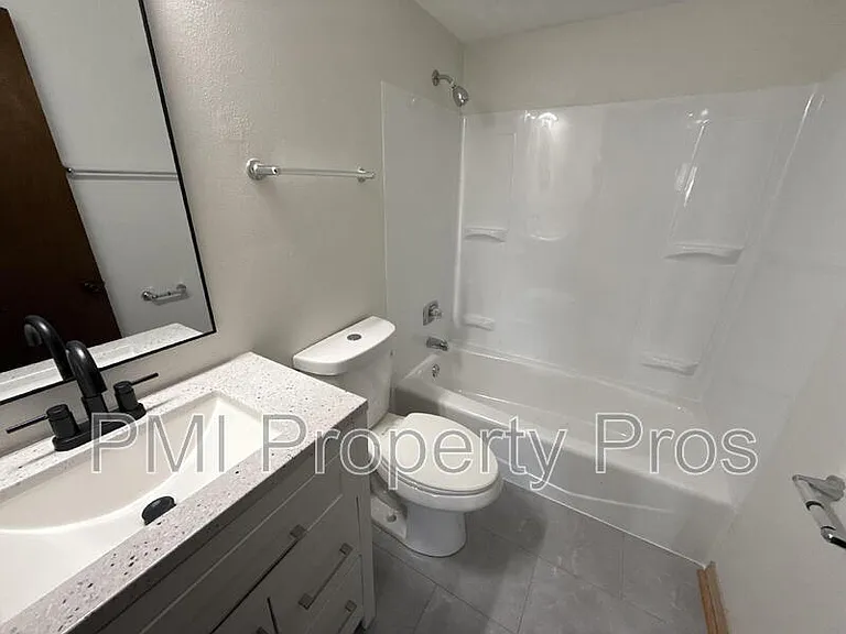 8150 S 88th St — Photo 34
