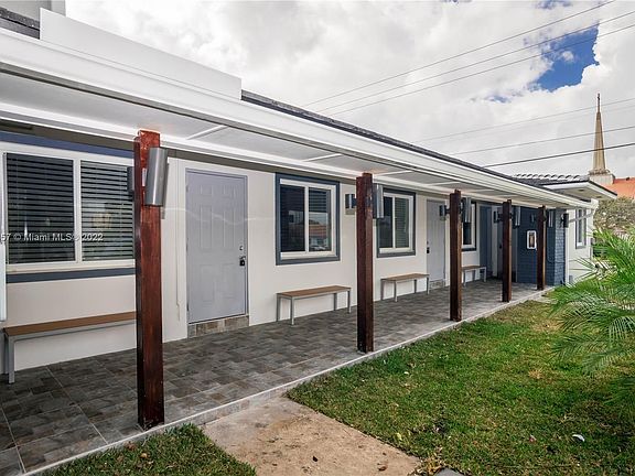 3rd image of 512 SE 20th Ave #6