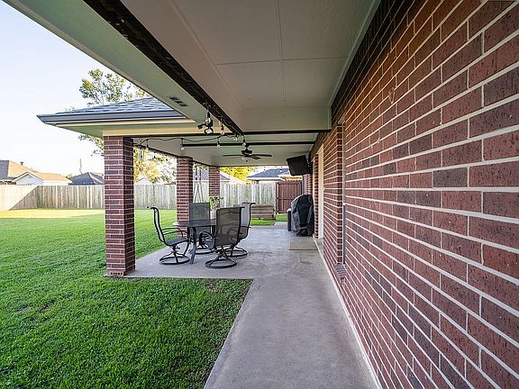 4th image of 5725 Aspen St