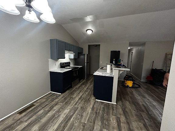 3rd image of 117 Rockyreef Cir