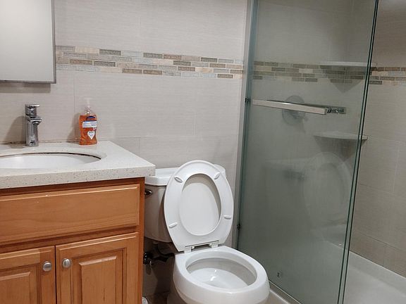4th image of 2727 40th Ave #1