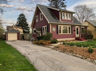 113 S Water St, Waterford, WI 53185