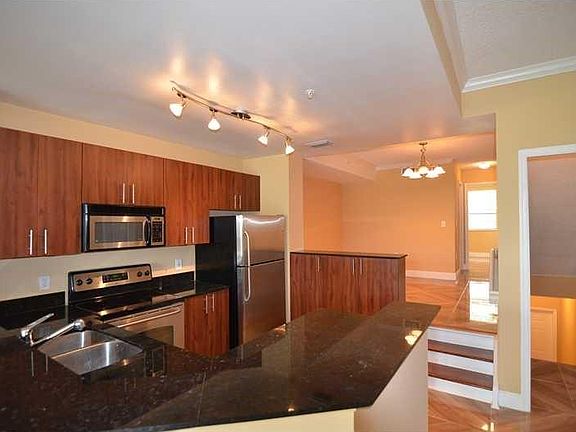4th image of 1323 Portofino Cir
