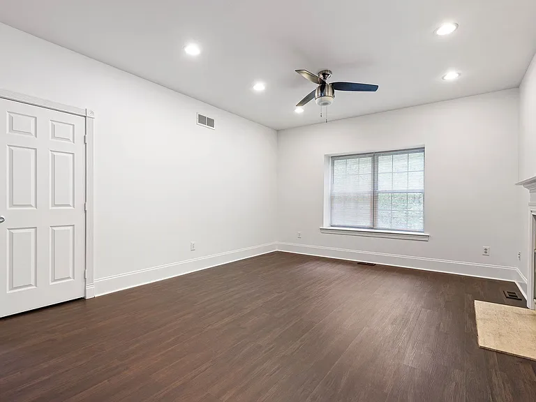 240 Timber Knoll Dr — Photo 16