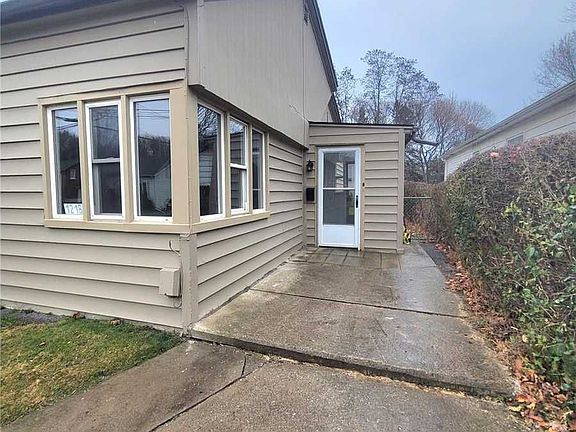 3rd image of 121 Strachan St #B