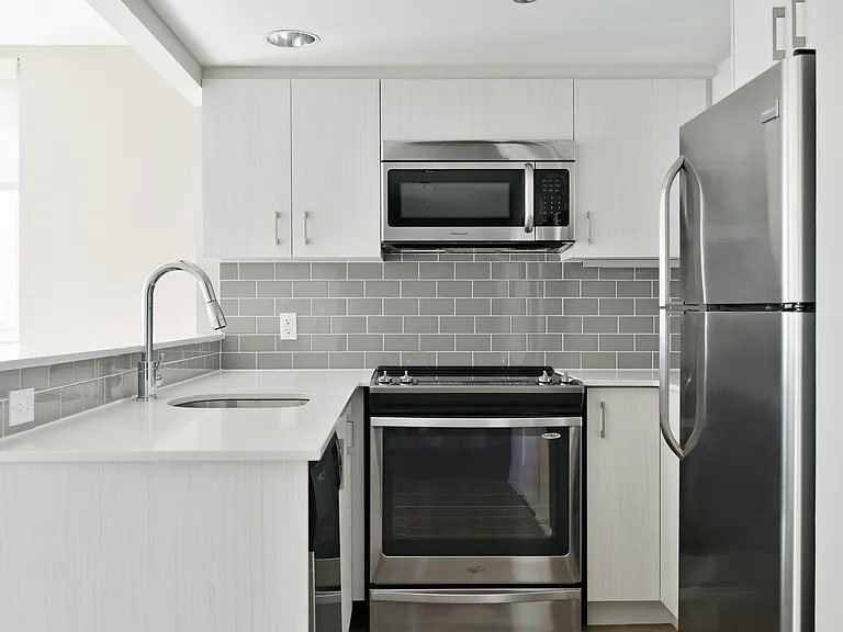 185 Lyon St N — Photo 22
