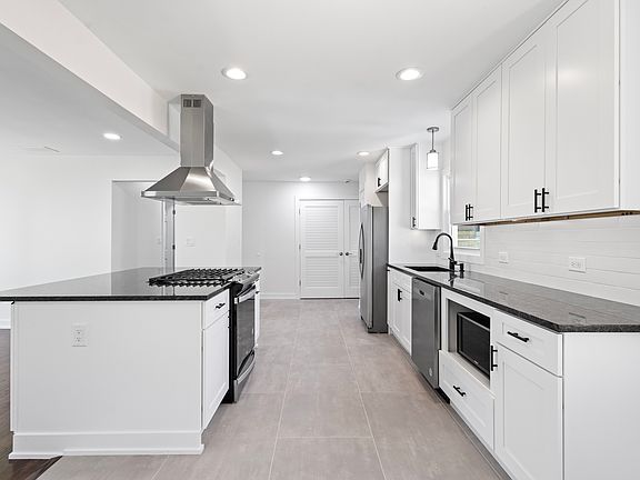 5th image of 1708 N 39th Ave