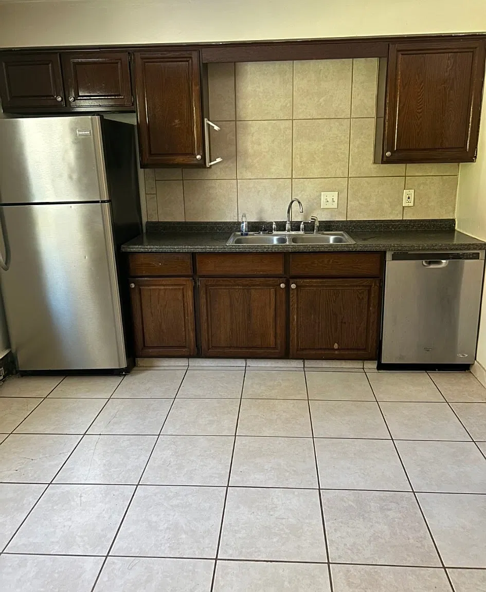 2 bed, 900 sqft, $875 — Photo 1