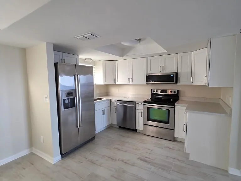 656 W Osceola St — Photo 10