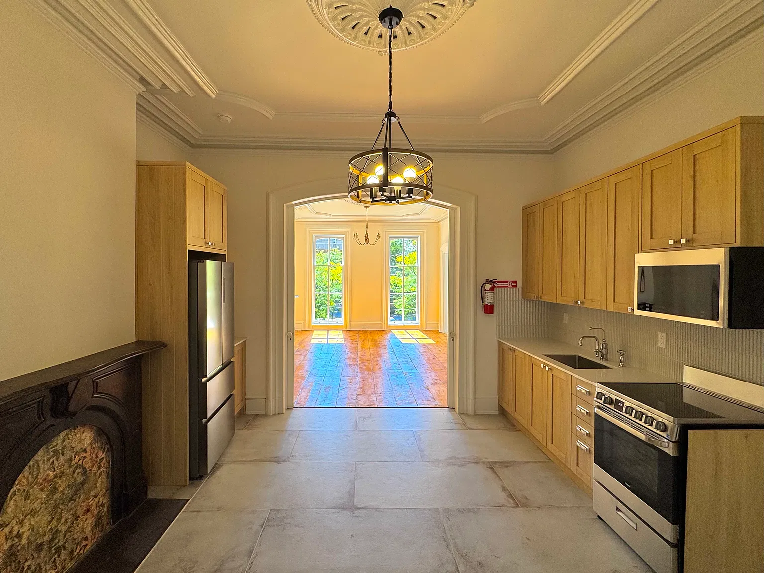 176 South St — Photo 2