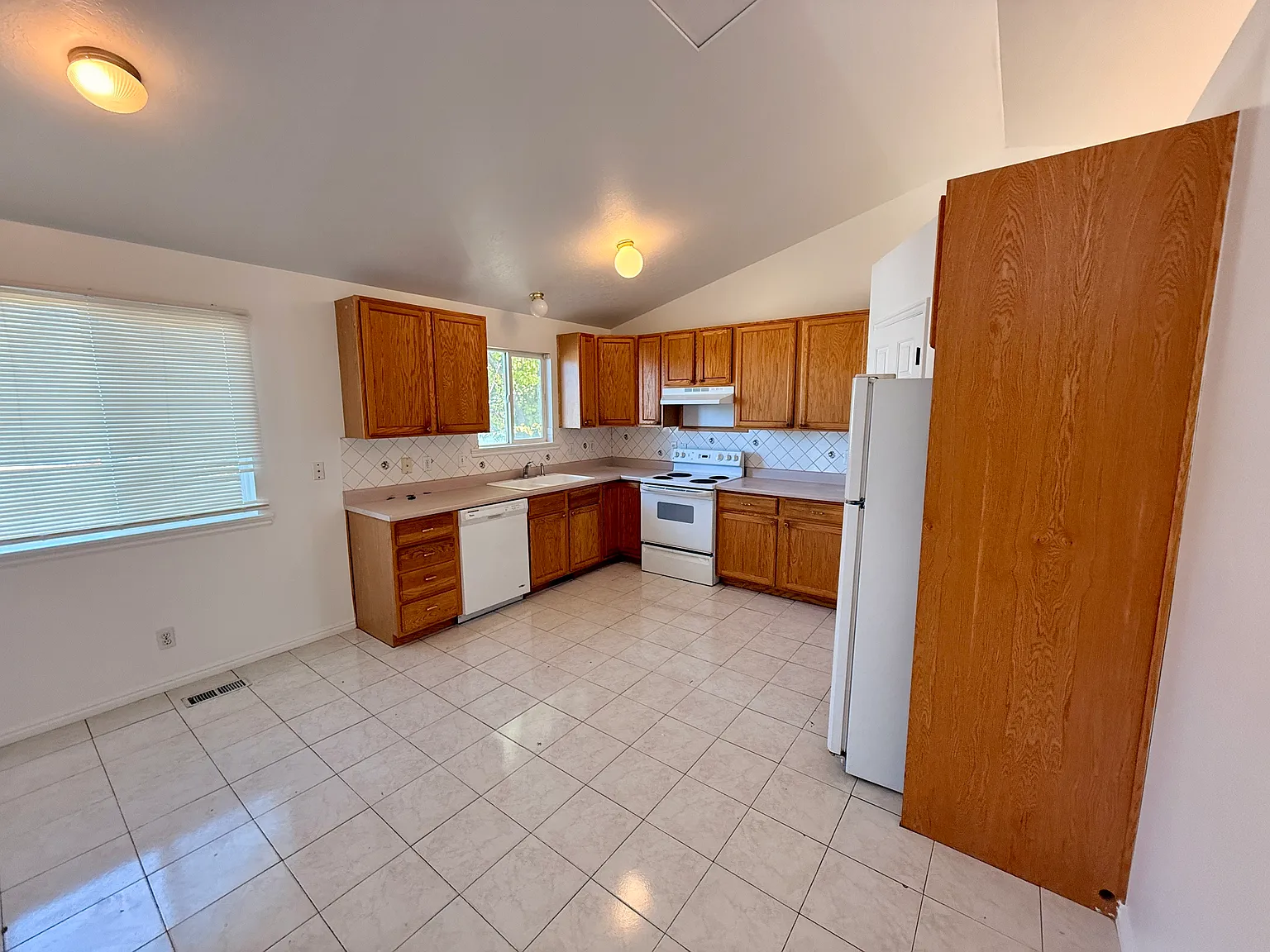 4 bed, 1713 sqft, $1,995 — Photo 3