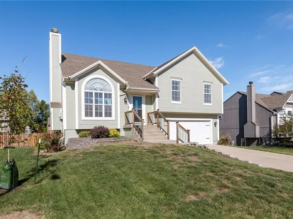 19310 W 209th Ter, Spring Hill, KS 66083