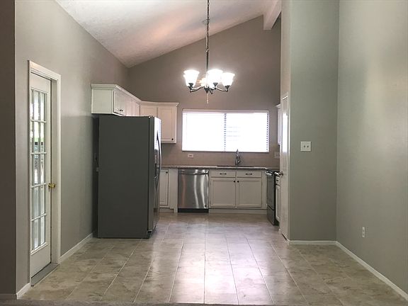 3rd image of 906 Country Place Blvd