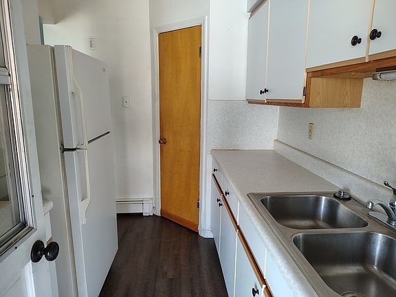3rd image of 307 E Coomer St #7