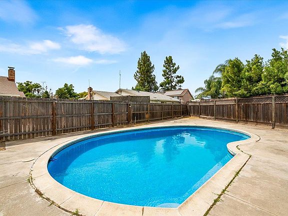 3rd image of 1484 Midland Ct