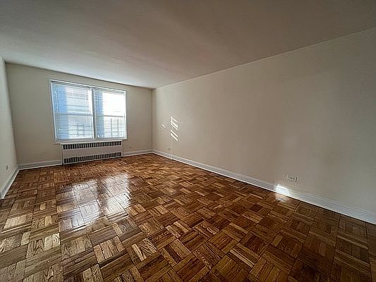 5th image of 178-10 Wexford Ter APT 2R