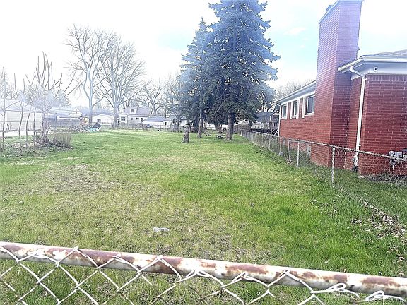 4th image of 24820 Wagner Ave