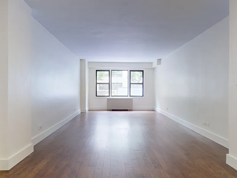 220 E 63rd St #1H — Photo 3