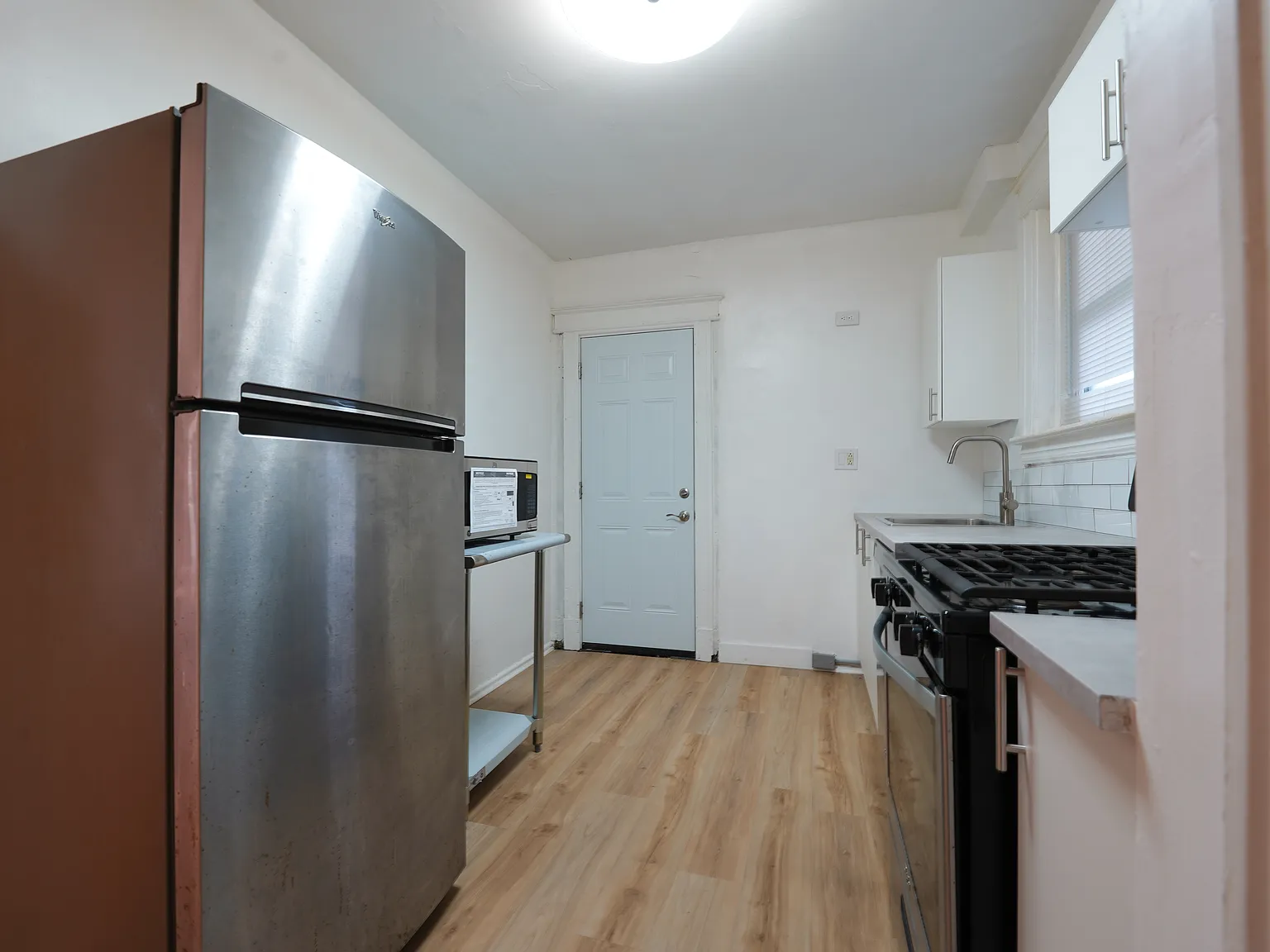 724 Heman Ave — Photo 2
