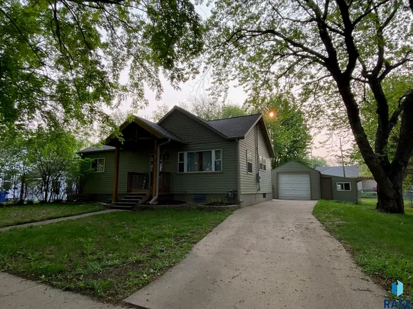 720 N Lincoln St, Canton, SD 57013