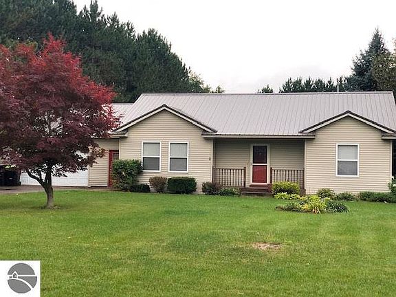 2nd image of 1676 Green Lawn Dr