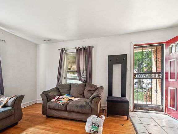 2nd image of 9709 S Emerald Ave
