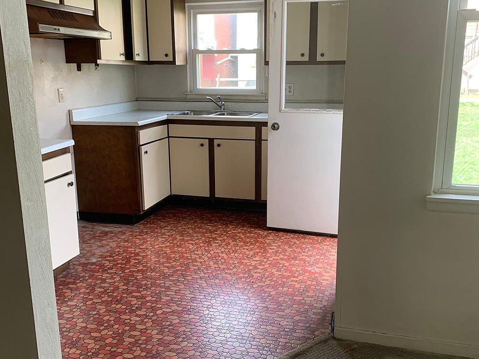 2nd image of 28 Oxford St