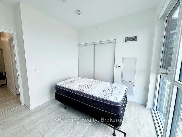 75 Oneida Cres #1703 — Photo 15