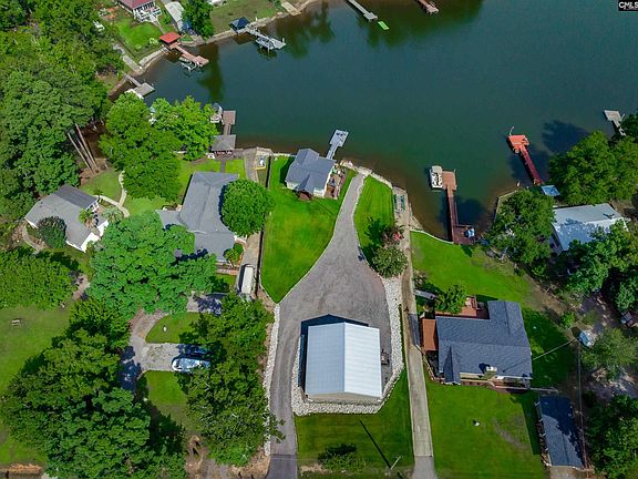 3rd image of 725 Wildwood Rd