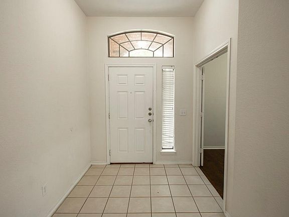 4th image of 2821 Saint Johns Dr