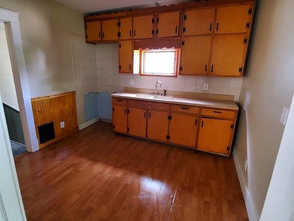 2nd image of 734 Spruce Ave