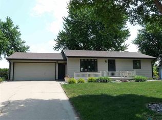 208 S 7th Ave, Brandon, SD 57005