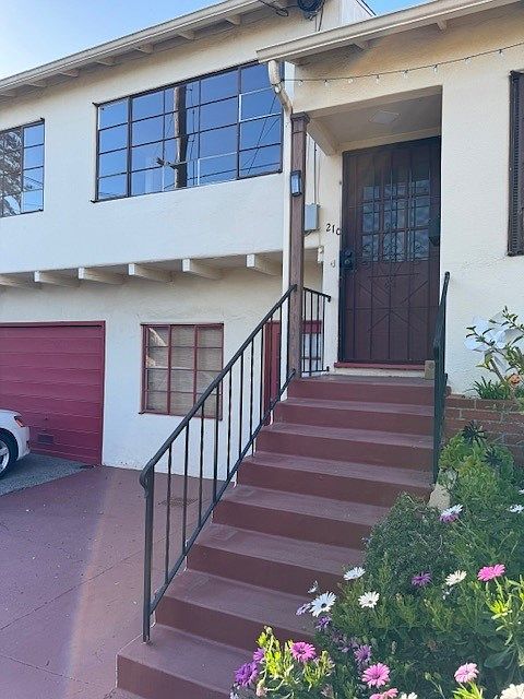 1st image of 210 W Los Olivos St