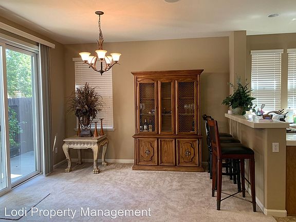 5th image of 5268 Vesta Cir