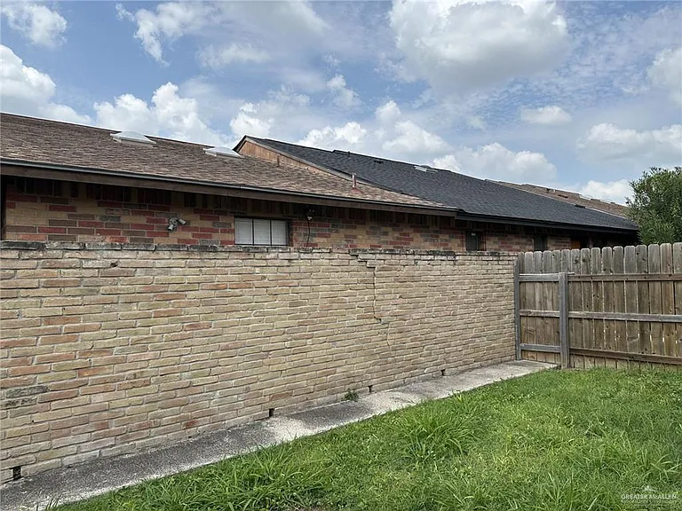700 W Iris Ave — Photo 31