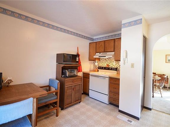5th image of 619 Sunset Cir