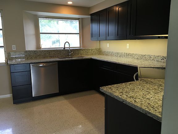 4th image of 504 Dona Dr