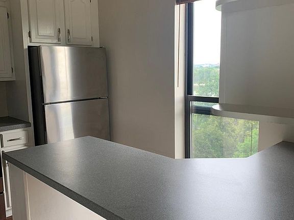 4th image of 480 S Marion Pkwy APT 1104