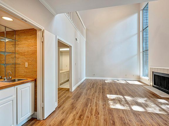 5th image of 250 Sugarberry Cir