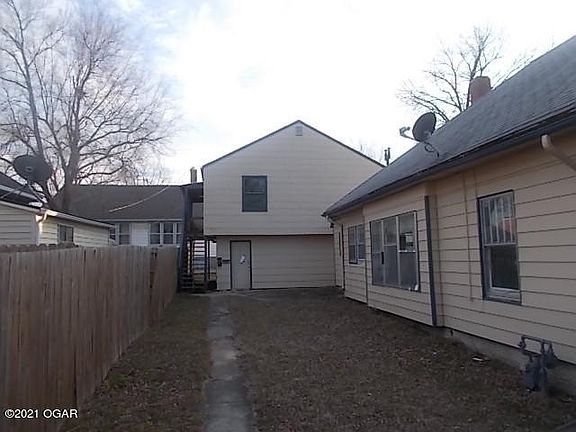 2nd image of 1106 W 6th St