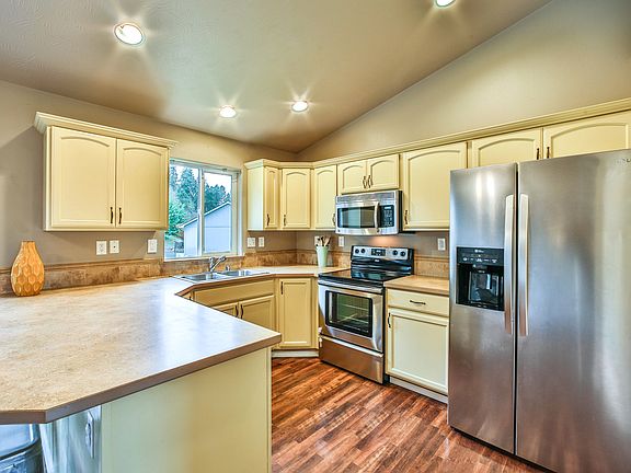 4th image of 18102 E Crescent Dr