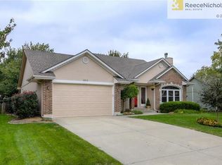 1012 NE Kenwood Dr, Lees Summit, MO 64064