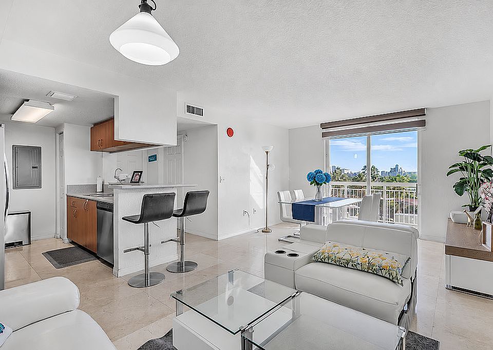 1st image of 816 NW 11th St APT 607